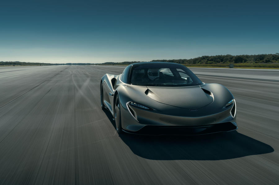 Новый 2020 McLaren Speedtail набирает 250 миль в час в финальных тестах
