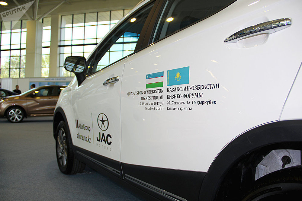 Электромобили казахстанского производства презентовали в Узбекистане